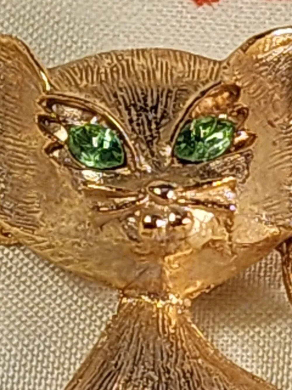 VINTAGE Gold-Tone Cat Brooch With Distinctive Green Rhinestone Eyes